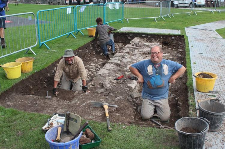 Roger and Rob (or is it Popeye?) expose the return of the wall in Trench 2